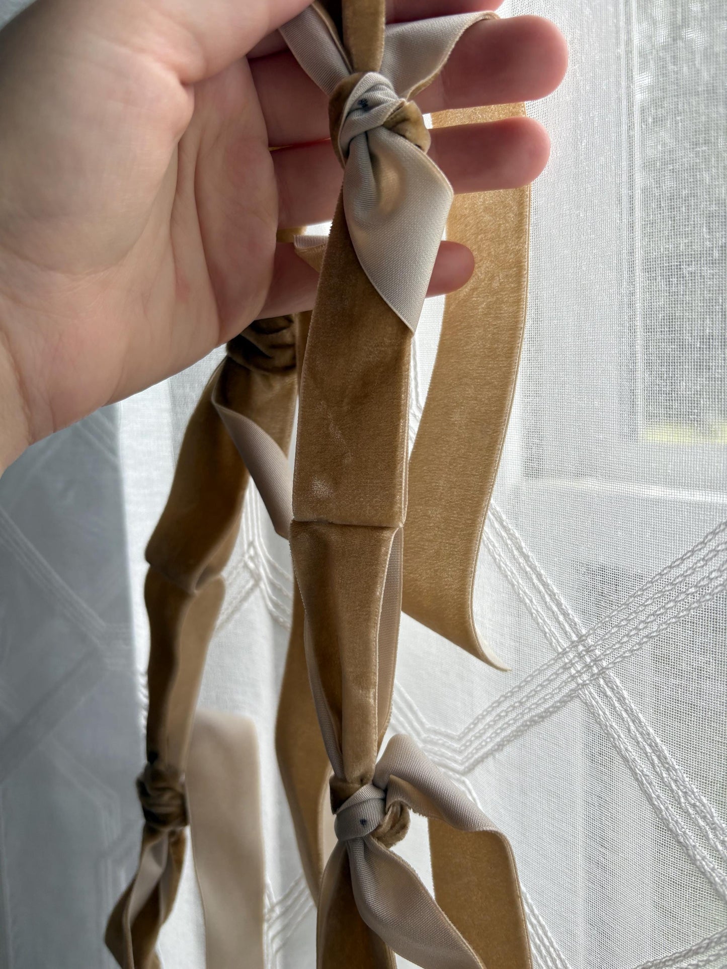 Caramel Velvet Bow Garland