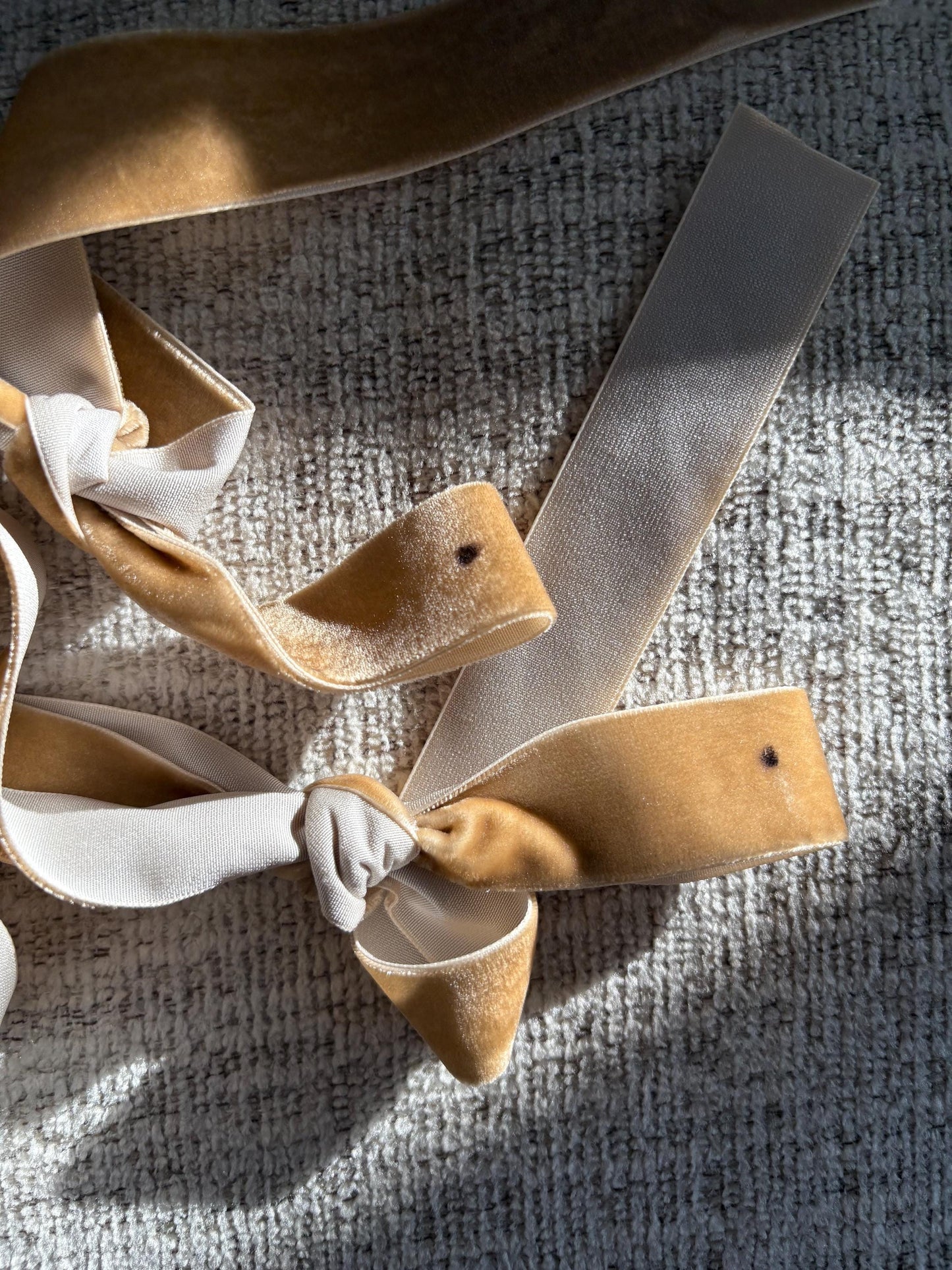 Caramel Velvet Bow Garland
